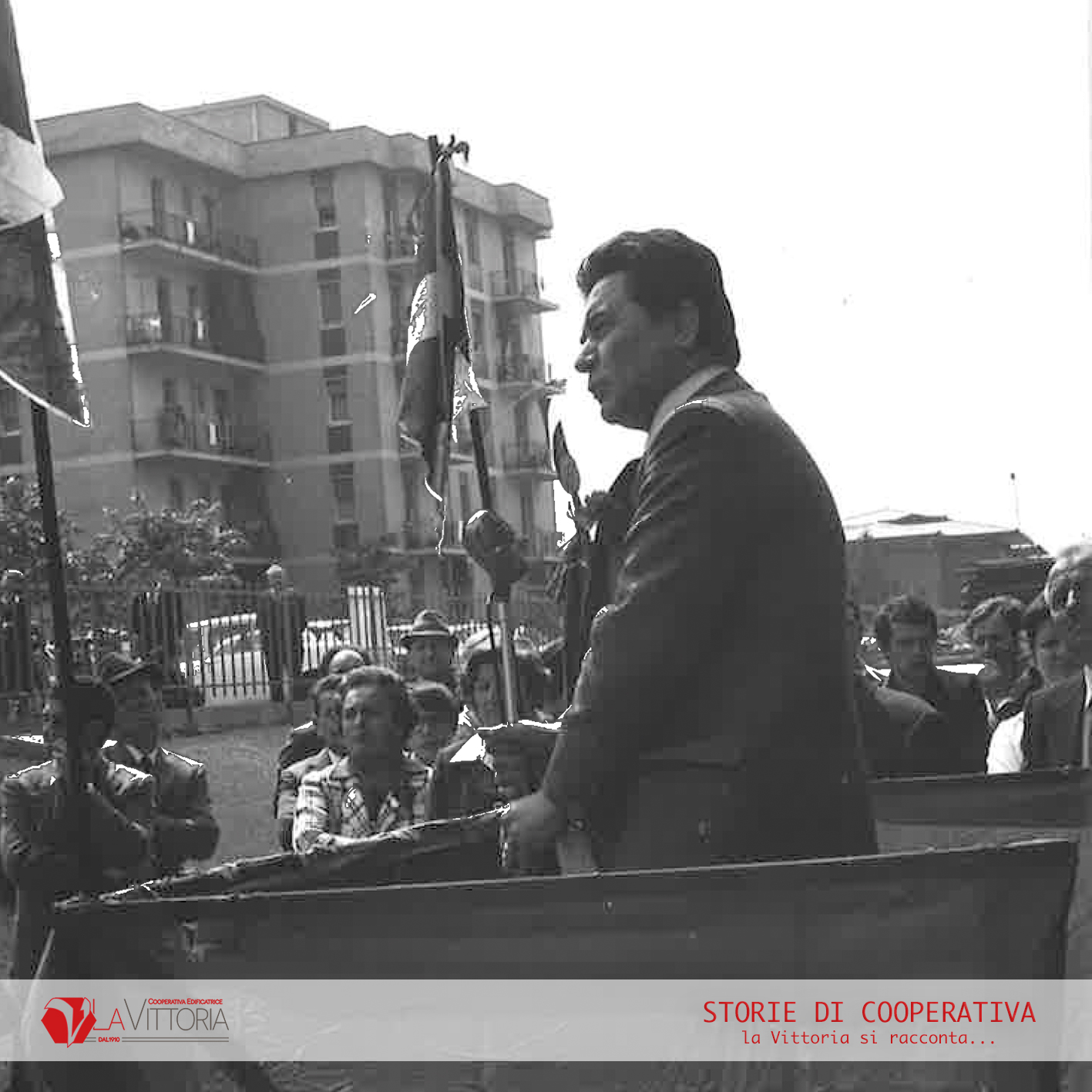Eugenio Cassanmagnago durante l’inaugurazione dello stabile della Cooperativa La Vittoria in via Molinazzo a Cormano nel 1975